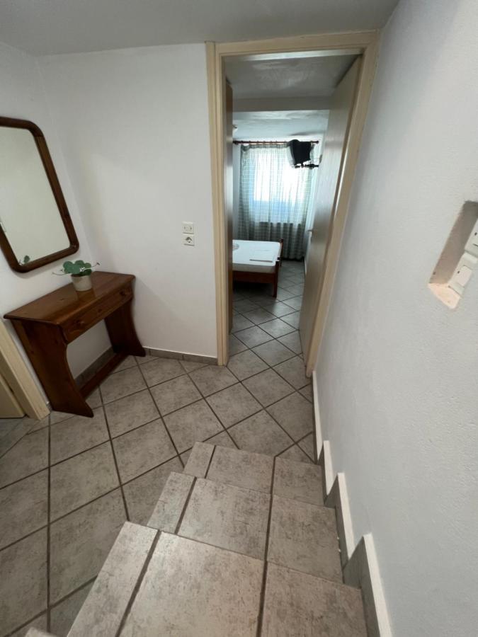 Athina Rooms Karvounades Екстериор снимка