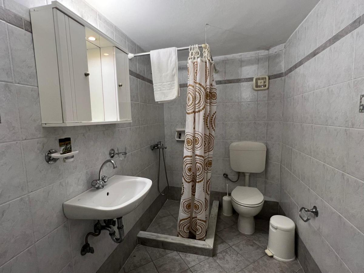 Athina Rooms Karvounades Екстериор снимка