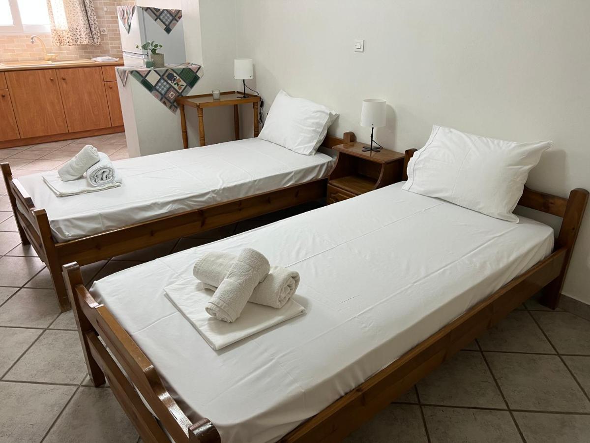 Athina Rooms Karvounades Екстериор снимка