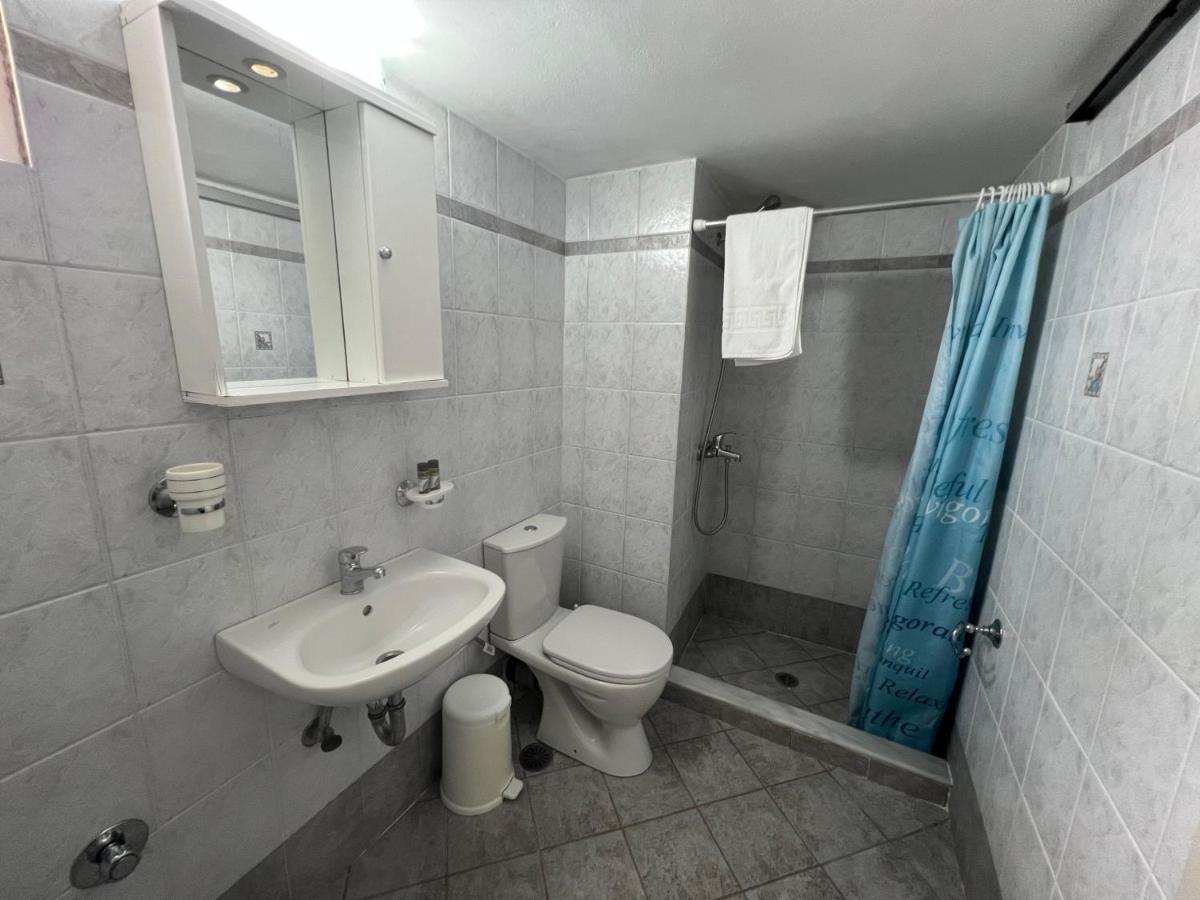 Athina Rooms Karvounades Екстериор снимка